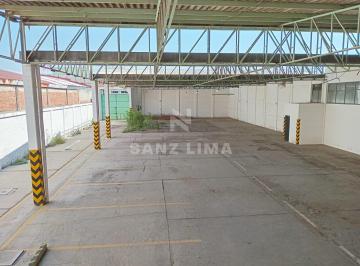 Bodega comercial , Celaya · Blvd. Lopez Mateos Pte.: Centrica y Amplia Bodega con 2 Frentes.