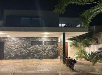 Casa · 260m² · 3 Recámaras · 2 Estacionamientos · Casa en Venta en Cholul, Mérida, Yucatán.