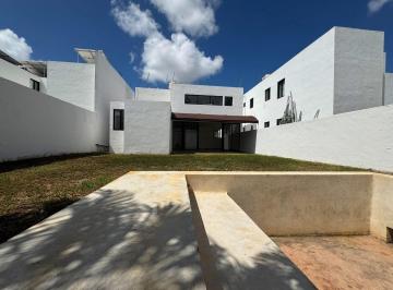 Casa · 330m² · 3 Recámaras · 2 Estacionamientos · Casa en Privada, Cerca de La Isla
