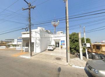 Local comercial · 237m² · 4 Estacionamientos · Local en Av Universidad