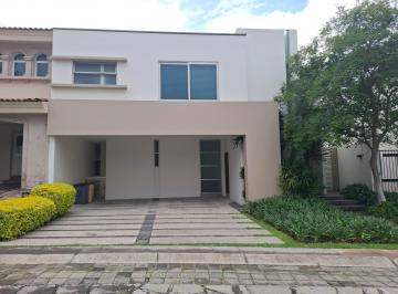Casa de 3 habitaciones, Tlajomulco de Zúñiga · Venta de Casa, Terraza y Terreno Adicional, en El Manantial, Tlajomulco