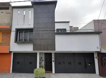 Casa de 3 habitaciones, Iztapalapa · Casa en Venta en Héroes de Churubusco, Iztapalapa.