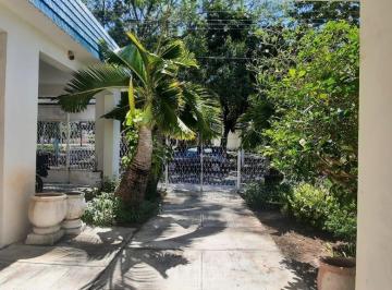 Casa · 810m² · 4 Recámaras · Casa en Campestre