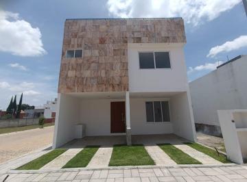 Casa · 116m² · 3 Recámaras · 2 Estacionamientos · Venta de Casa Finsa y Vw