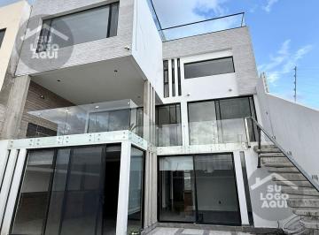 Casa en condominio · 300m² · 4 Recámaras · 3 Estacionamientos · PH - Lomas de Juriquilla