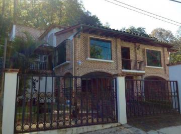 Casa · 450m² · 3 Recámaras · 4 Estacionamientos · Residencia en Venta – Briones, Coatepec, Veracruz