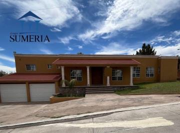 2417441b313ba71b92e17e74a9467c23897ea1c10957b82ae58eb484cb553601 · Bonita Casa con Jardín Muy Grande y Alberca en Campestre del Bosque