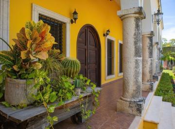 Entrada · Hacienda Yucateca · 4 Recamaras · Alberca · Amplio Terreno