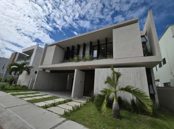 Casa · 300m² · 4 Recámaras · 2 Estacionamientos · Casa en Venta con Alberca en Las Olas Riviera Veracruzana Alvarado Veracruz