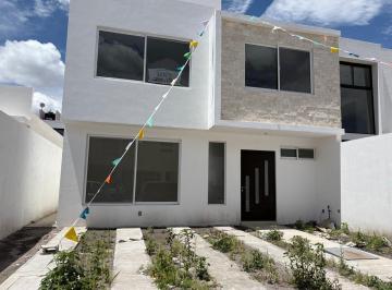 Casa de 4 habitaciones, Corregidora · Casa Nueva en Venta en Santa Fe, Av Tlacote / Jardín, Estudio y Terraza