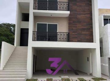Casa · 372m² · 4 Recámaras · Casa en Fraccionamiento Hacienda del Rul