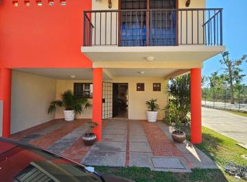 Casa de 3 habitaciones, Acapulco de Juárez · Fracc. Santa Maria Villa 3 Recamaras, 3 Baños Jacuzzi y Alberca, Completamente Amueblada