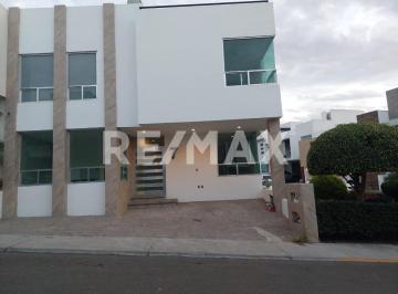 Casa en condominio · 391m² · 3 Recámaras · 2 Estacionamientos · Casa en Venta en Centro Sur - (4)