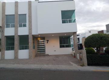 Casa en condominio · 391m² · 3 Recámaras · 2 Estacionamientos · Casa en Venta en Centro Sur - (4)