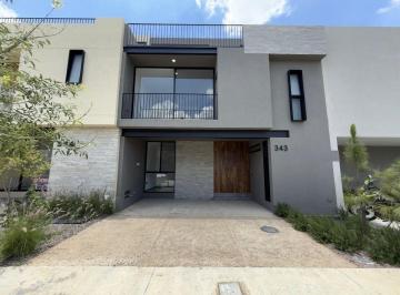 Casa de 5 habitaciones, Zapopan · Casa en Venta en Altanza Zona Solares con Roof