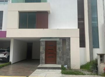 Casa · 180m² · 3 Recámaras · 2 Estacionamientos · Casa en Renta Residencial Platinum, Muy Cerca de Plaza Explanada, Pachuca, Hgo.