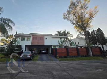 Casa en condominio de 5 habitaciones, Zapopan · Casa en Venta en Coto Asturias en Puerta de Hierro
