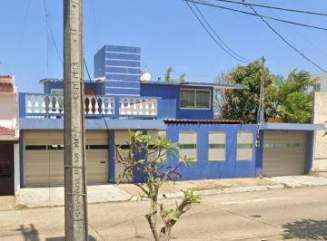 Casa · 350m² · 3 Recámaras · Casa en Venta en Adolfo López Mateos, Colonia Petrolera, Coatzacoalcos, Veracruz