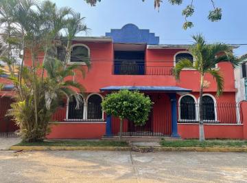 Casa · 225m² · 3 Recámaras · 2 Estacionamientos · Casa en Venta en Av 18 de Marzo, Colonia Playa Sol, Coatzacoalcos, Veracruz