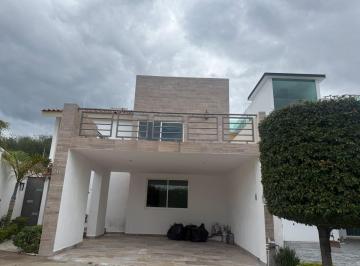 Casa · 235m² · 3 Recámaras · 3 Estacionamientos · Venta Hermosa, Casa en El Molino, Residencial 2