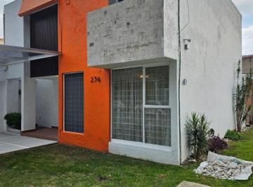 Casa de 3 habitaciones, Tlalnepantla de Baz · Vendo Casa en Valle Dorado con Uso de Suelo Consultorio, en Esquina con Jardín.