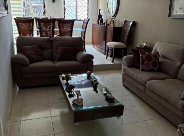 Casa · 210m² · 3 Recámaras · 2 Estacionamientos · Casa en Venta en Calle Tamaulipas, Colonia Petrolera, Coatzacoalcos, Ver.