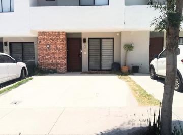Casa de 2 habitaciones, Zapopan · Casa en Renta Alva Residencial