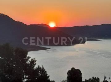 Casa · 300m² · 2 Recámaras · 3 Estacionamientos · Venta de Casa en Valle de Bravo, Estado de Mexico