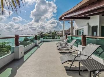 Casa en condominio · 300m² · 3 Recámaras · 3 Estacionamientos · Casa en Venta en El Corazón de Zona Hotelera de Cancun con Frente a Laguna