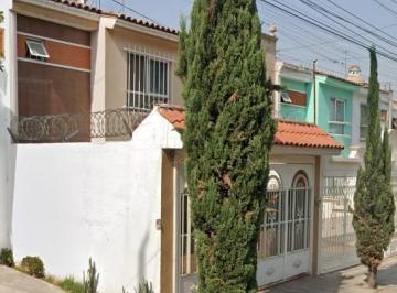 Casa de 3 habitaciones, Guadalajara · Casa en Venta en Colonia Jardines del Nilo, Guadalajara, Jalisco.
