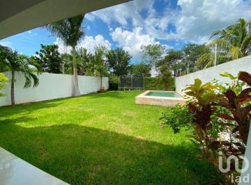 Casa · 222m² · 3 Recámaras · 3 Estacionamientos · Casa en Venta en Temozón, Mérida, Yucatán.