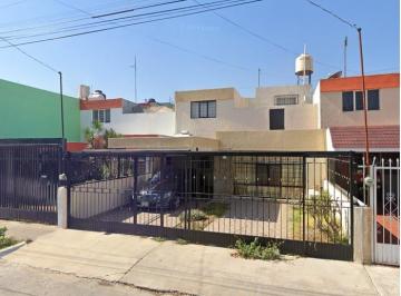 Casa de 3 habitaciones, Guadalajara · Casa en Venta en Jardines Alcalde, Guadalajara, Jalisco.