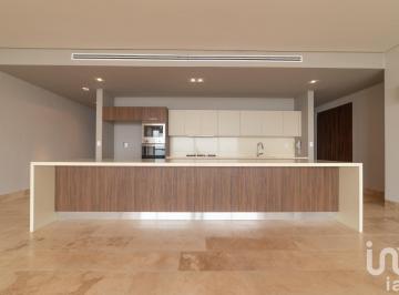Departamento · 226m² · 3 Recámaras · 2 Estacionamientos · Departamento en Venta Punta del Mar