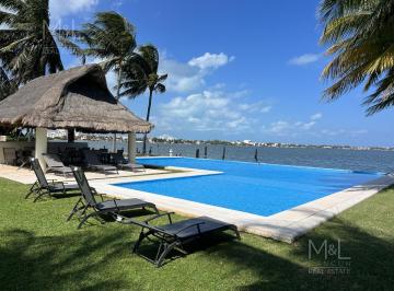 Casa · 404m² · 3 Recámaras · 4 Estacionamientos · Casa en Venta en Cancún, Isla Dorada 3 Recámaras con Muelle
