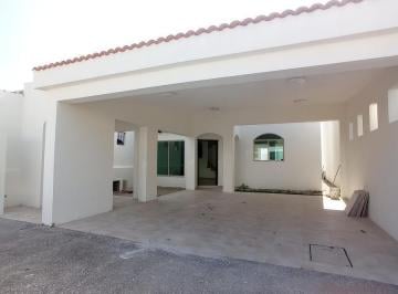 Casa · 2m² · 4 Recámaras · 2 Estacionamientos · Casa - Puerta de Hierro