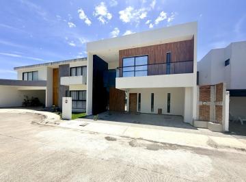 Casa · 214m² · 4 Recámaras · 3 Estacionamientos · Casa en Venta Residencial Los Manantiales Alvarado Veracruz Riviera Veracruzana