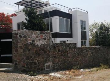 Casa · 117m² · 3 Recámaras · 2 Estacionamientos · Casa Sola en Venta en Ocotepec, Cuernavaca, en $2,300,000