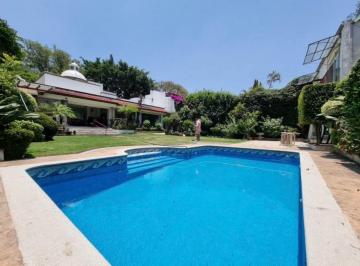 Casa · 450m² · 5 Recámaras · 6 Estacionamientos · Casa - Fraccionamiento Jardines de Ahuatepec