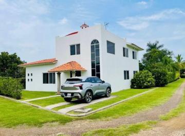 Casa · 180m² · 3 Recámaras · 3 Estacionamientos · Casa - Yautepec