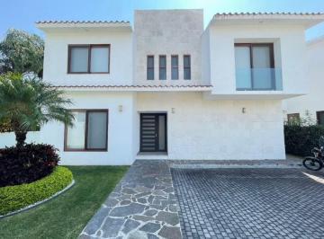 Casa · 4 Recámaras · 3 Estacionamientos · Casa - Fraccionamiento Paraíso Country Club