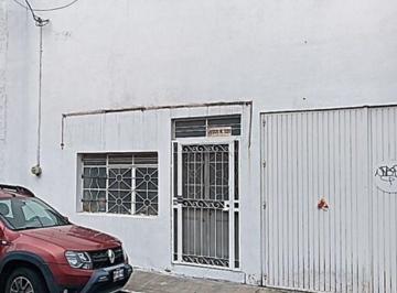 Casa · 194m² · 4 Recámaras · 3 Estacionamientos · Casa en Venta Ideal Para Remodelación/ Consultorios o Negocio