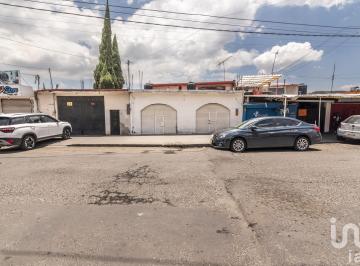 Casa · 300m² · 6 Recámaras · 3 Estacionamientos · Casa en Venta en San Miguel Xochimanga, Estado de México