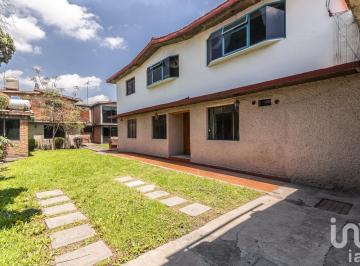 Casa · 300m² · 6 Recámaras · 3 Estacionamientos · Casa en Venta en San Miguel Xochimanga, Estado de México