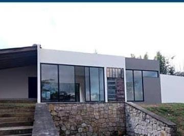 Casa · 247m² · 4 Recámaras · 1 Estacionamiento · En Venta Casa de 4 Recámaras Cerca de Plaza Américas Xalapa