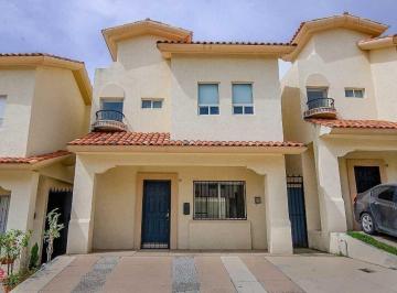 Casa en condominio de 3 habitaciones, Tlajomulco de Zúñiga · Casa en Venta Alta California Tlajomulco | 3 Recámaras Equipada | Coto Pasadena