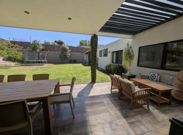 Casa · 475m² · 3 Recámaras · 3 Estacionamientos · Casa en Juriquilla