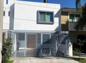 Casa de 3 habitaciones, Zapopan · ¡Hermosa Casa en Venta! Ubicada en Jardines del Valle Zapopan
