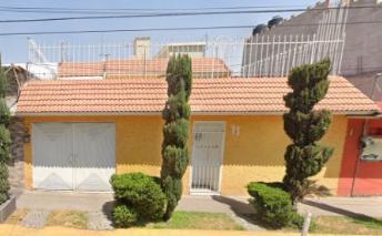 Casa de 3 habitaciones, Nezahualcóyotl · Venta de Casa en Fracc Bosques de Aragon Nezahualcoyotl. Recupracion Bancaria