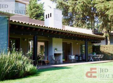 Casa · 515m² · 4 Recámaras · 5 Estacionamientos · Casa - Club de Golf Los Encinos
