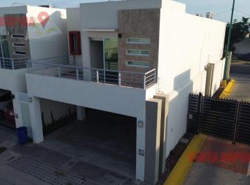 Casa · 156m² · 3 Recámaras · 2 Estacionamientos · Casa en Fraccionamiento Valle Alto